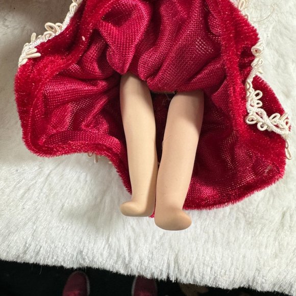 Set Of 8 Vintage Dillards Trimmings Victorian Porcelain Doll Ornaments Red - Picture 5 of 10